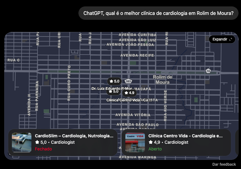 Conversa real no ChatGPT: um paciente pergunta qual é a melhor clínica da cidade e a IA responde com um mapa e um ranking de clínicas.